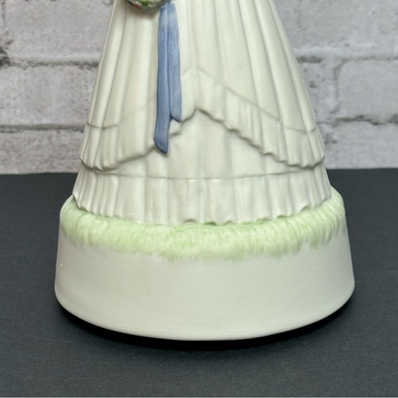 THE BRIDE 1985 International Gallery of Art Figurine Music Box w Girl Behind Her - Picture 8 of 13